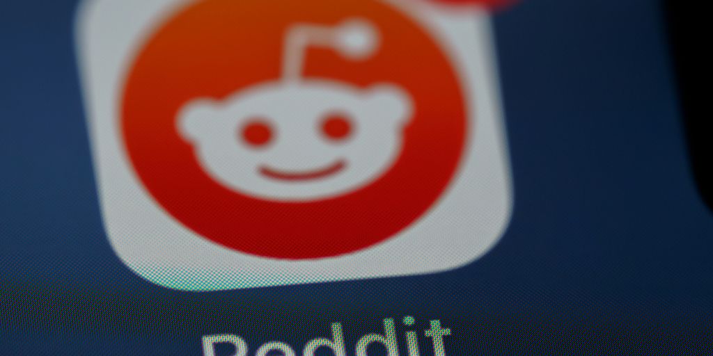 Reddit AMAs: Engaging with Fans and Promoting Your OnlyFans Profile